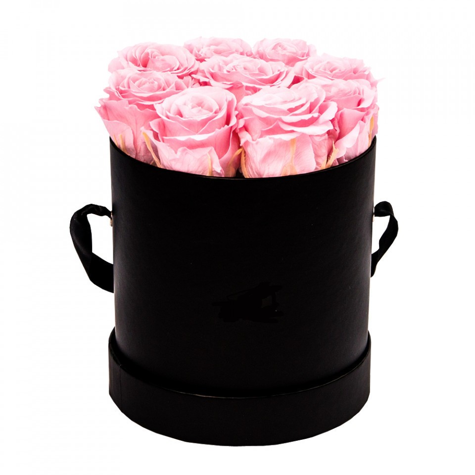 Aranjament floral cu 9 trandafiri de sapun, in cutie neagra rotunda, roz