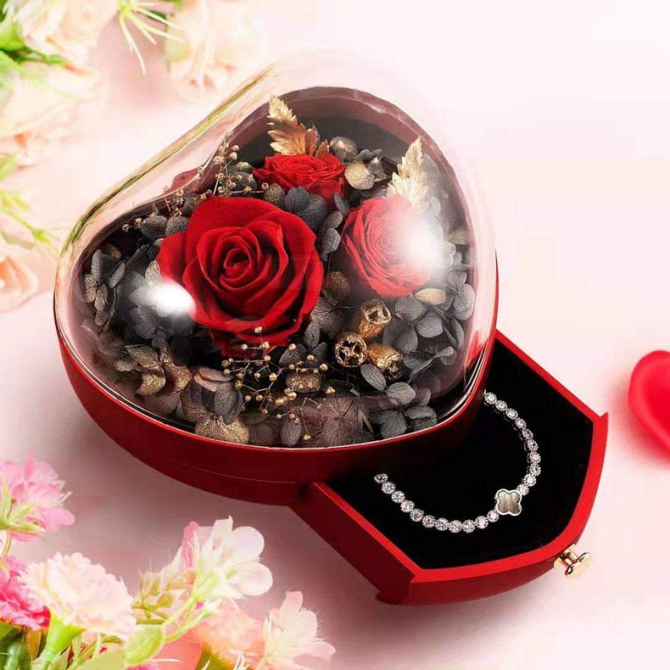 Cutie de bijuterii My Heart cu flori criogenate (CULOARE: Rosu, TIP PRODUS: Aranjament floral)
