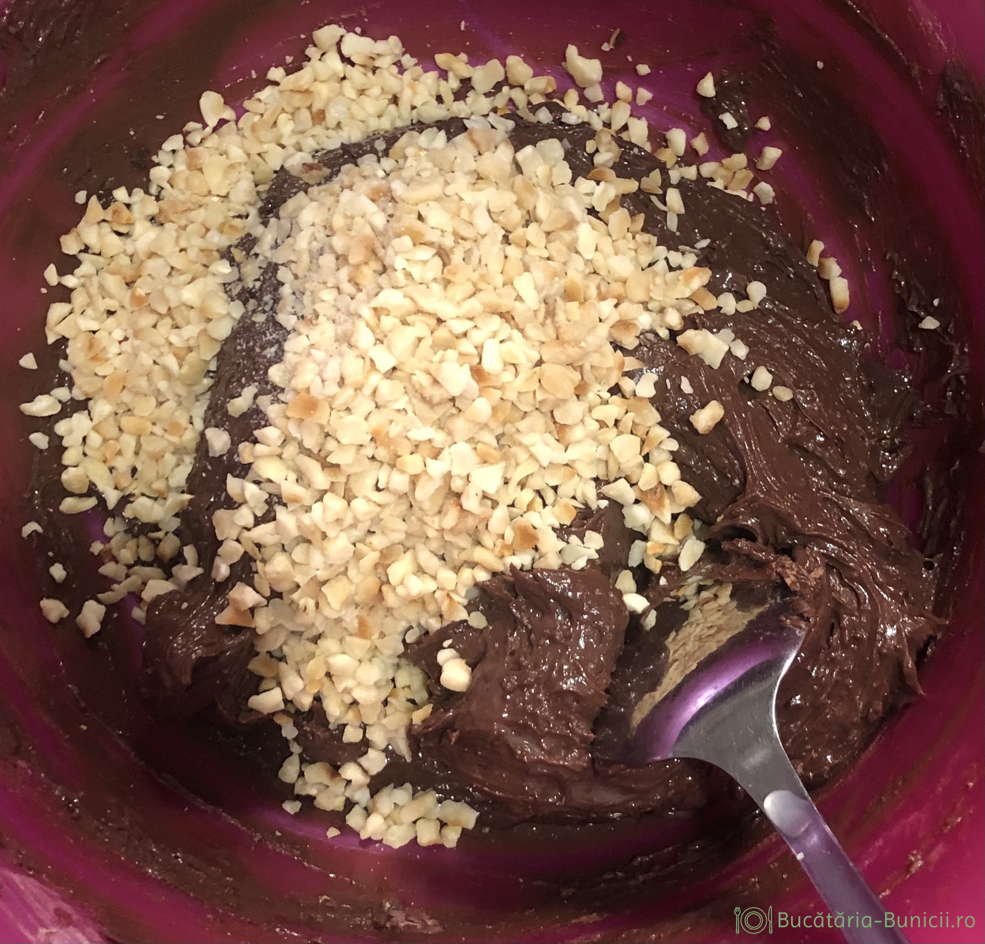 Bomboane cu alune și glazura de ciocolata