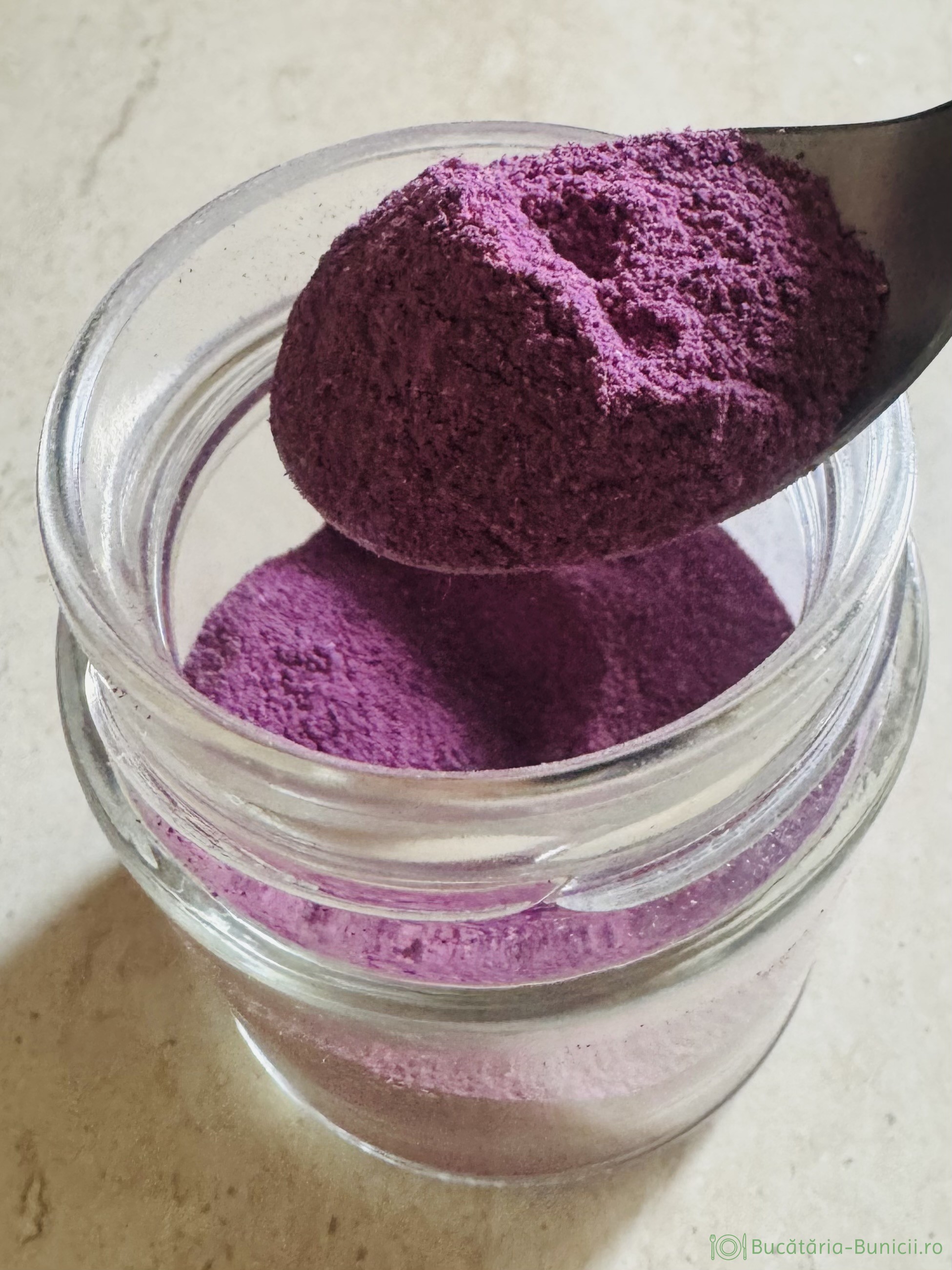 Trandafiri din albușuri și tarate