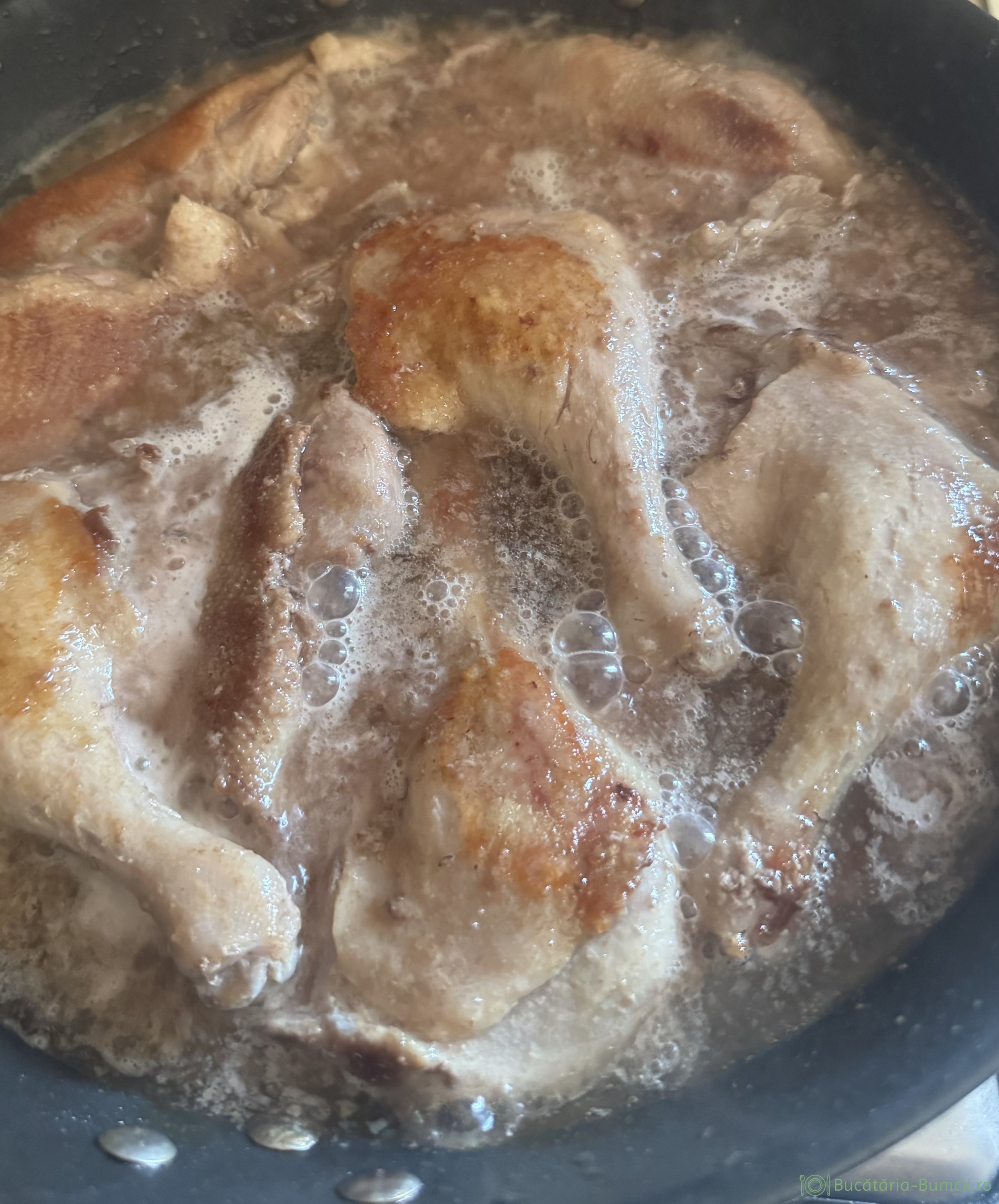 Rata în sos de vin și usturoi