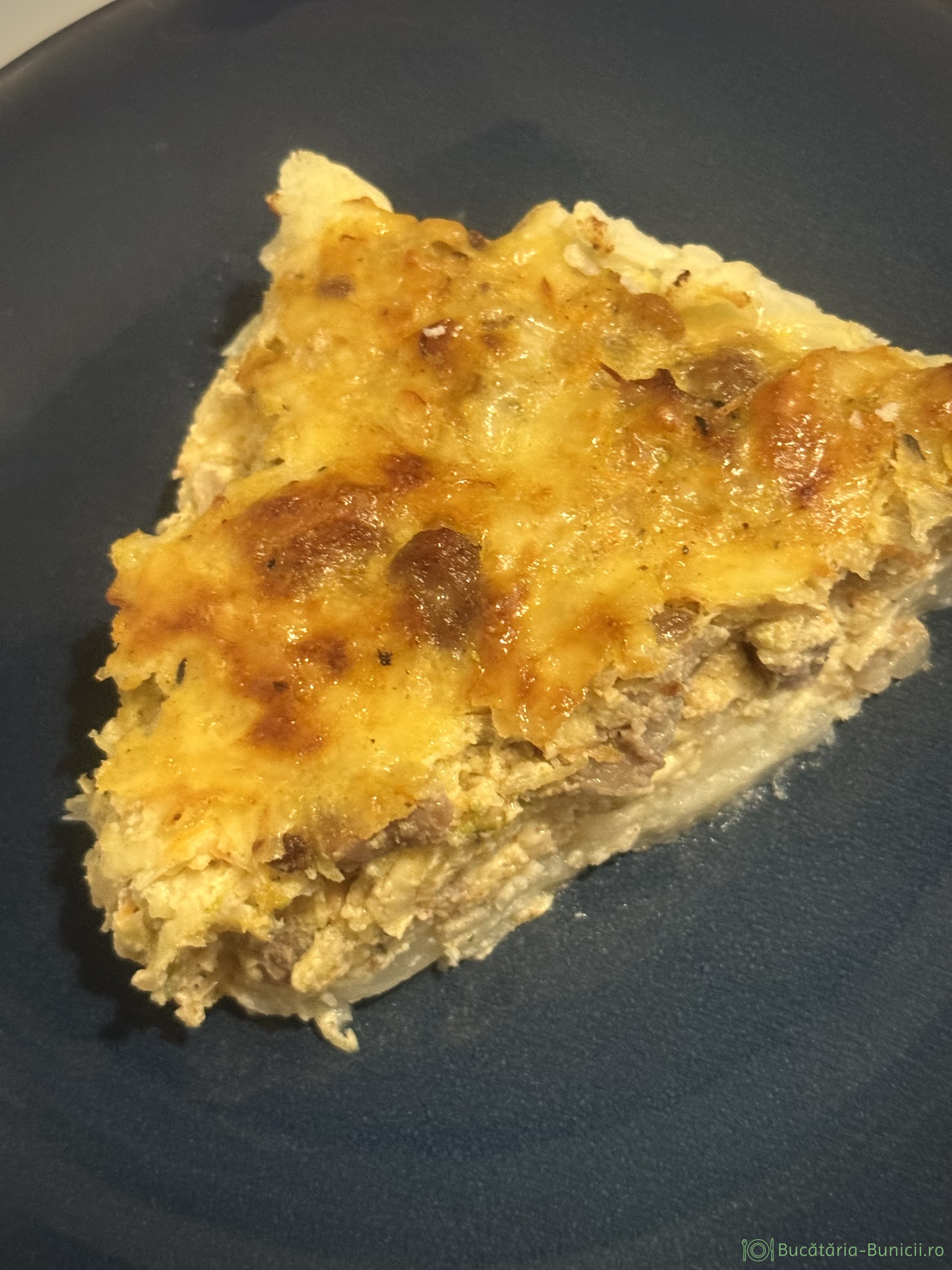 Tartă cu carne de vită și blat de conopida