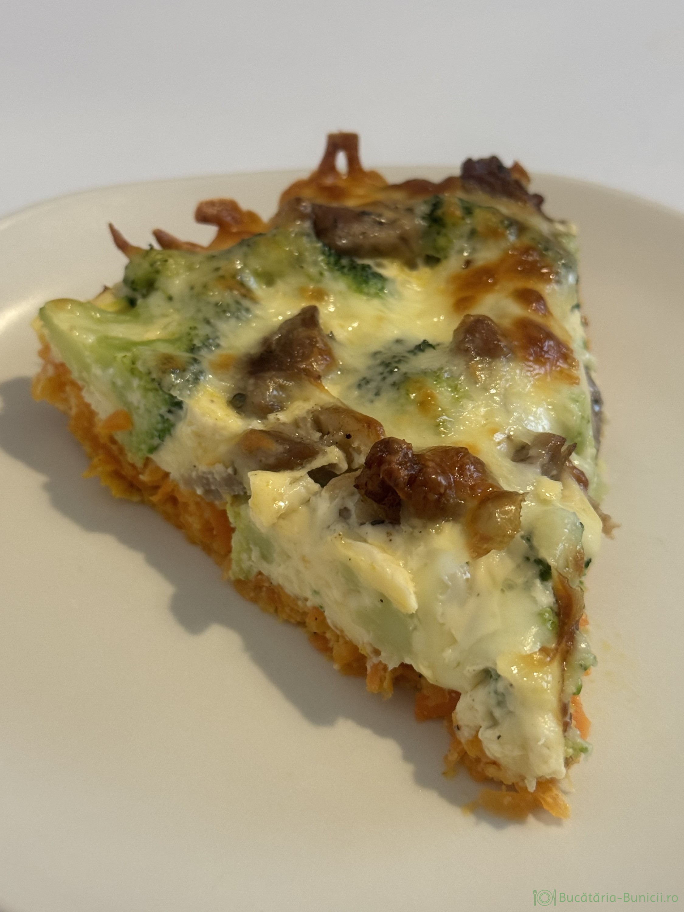 Tartă fără aluat cu morcovi și broccoli