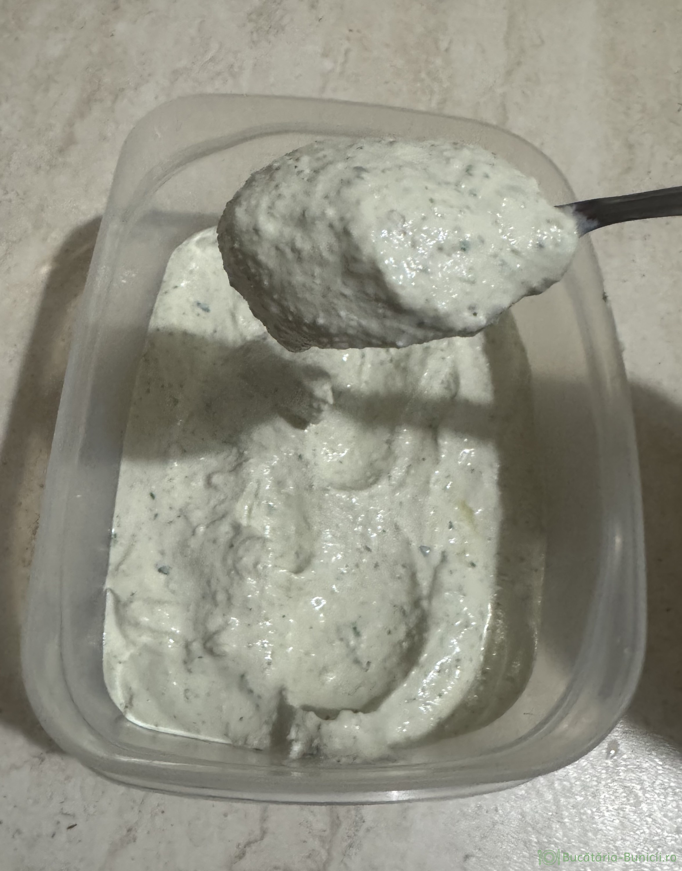 Crema de brânză cu tofu și nuci