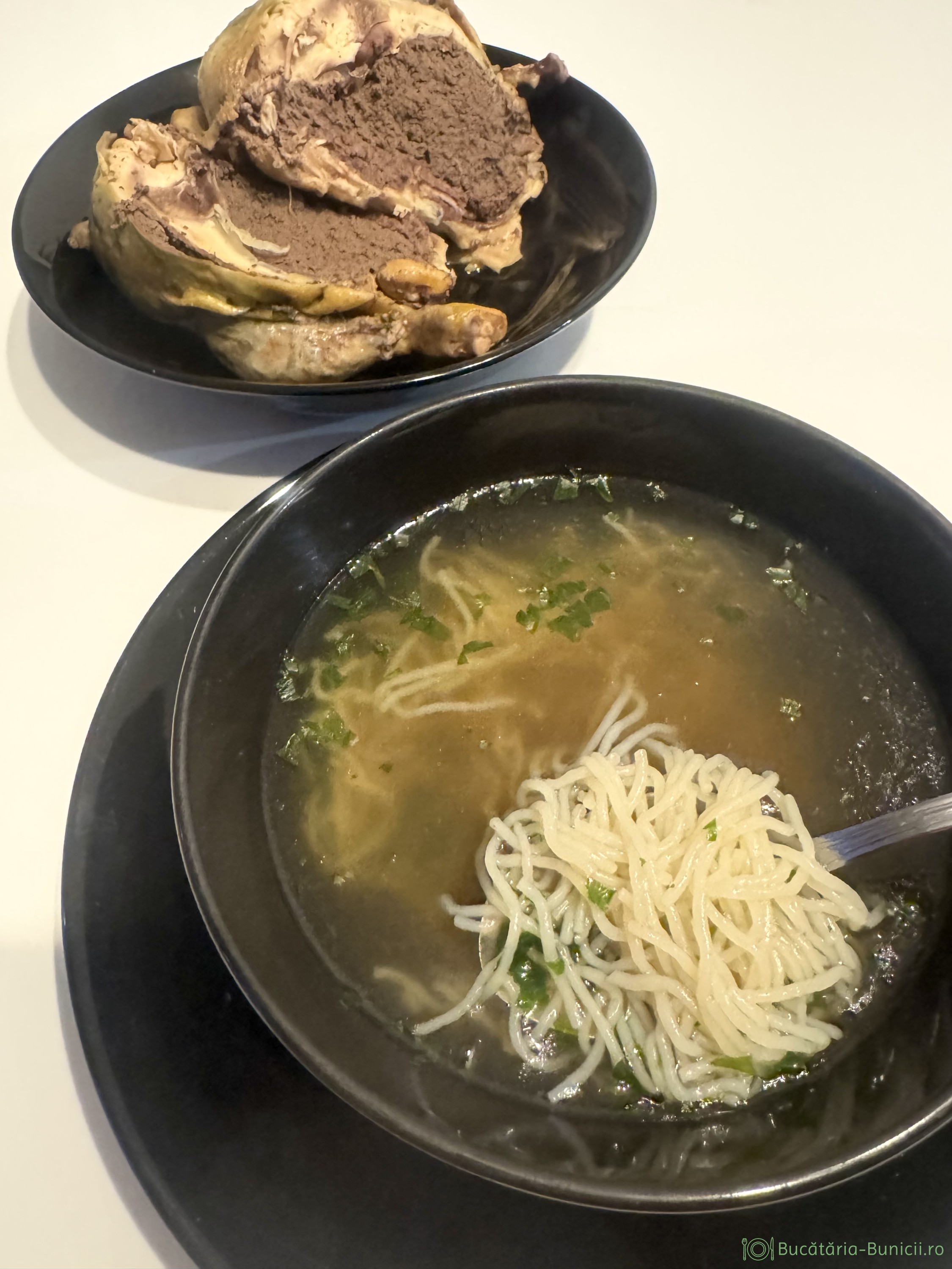 Supă și pui umplut cu ficat de curcan