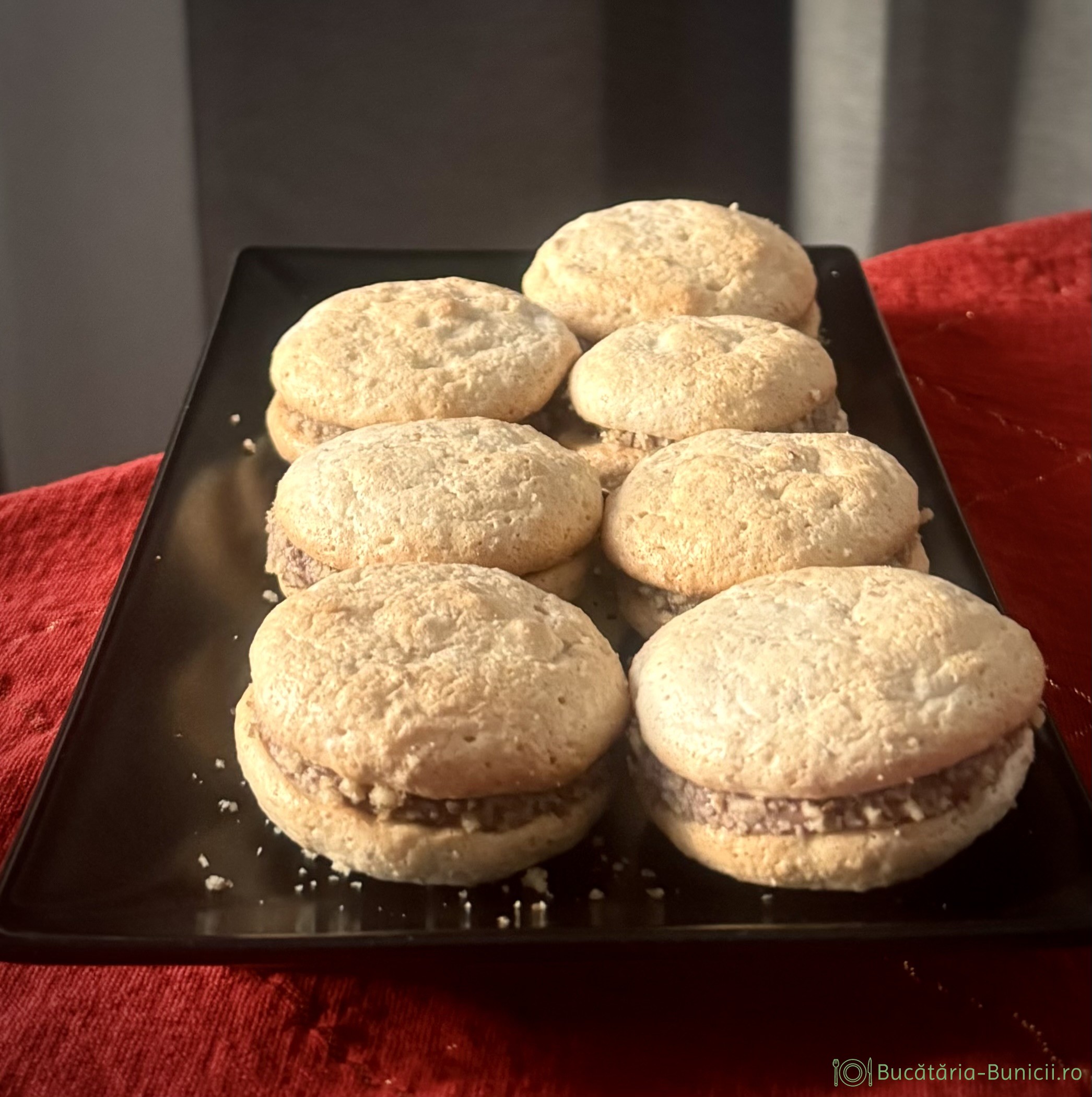 Fursecuri fragede umplute cu cremă de cacao