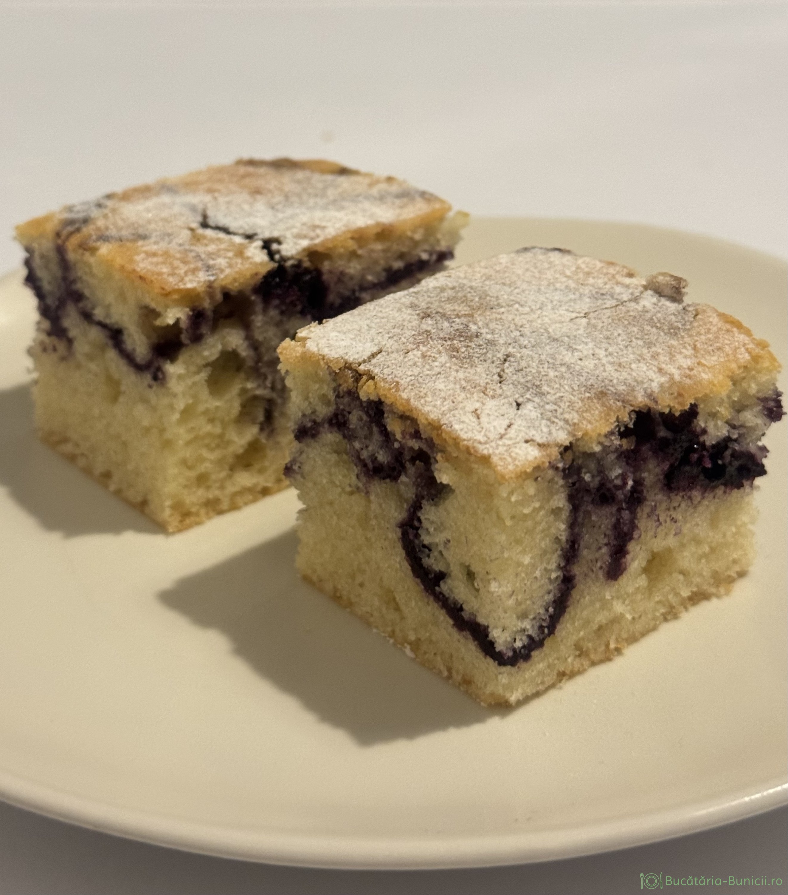 Prăjitură marmorata cu afine