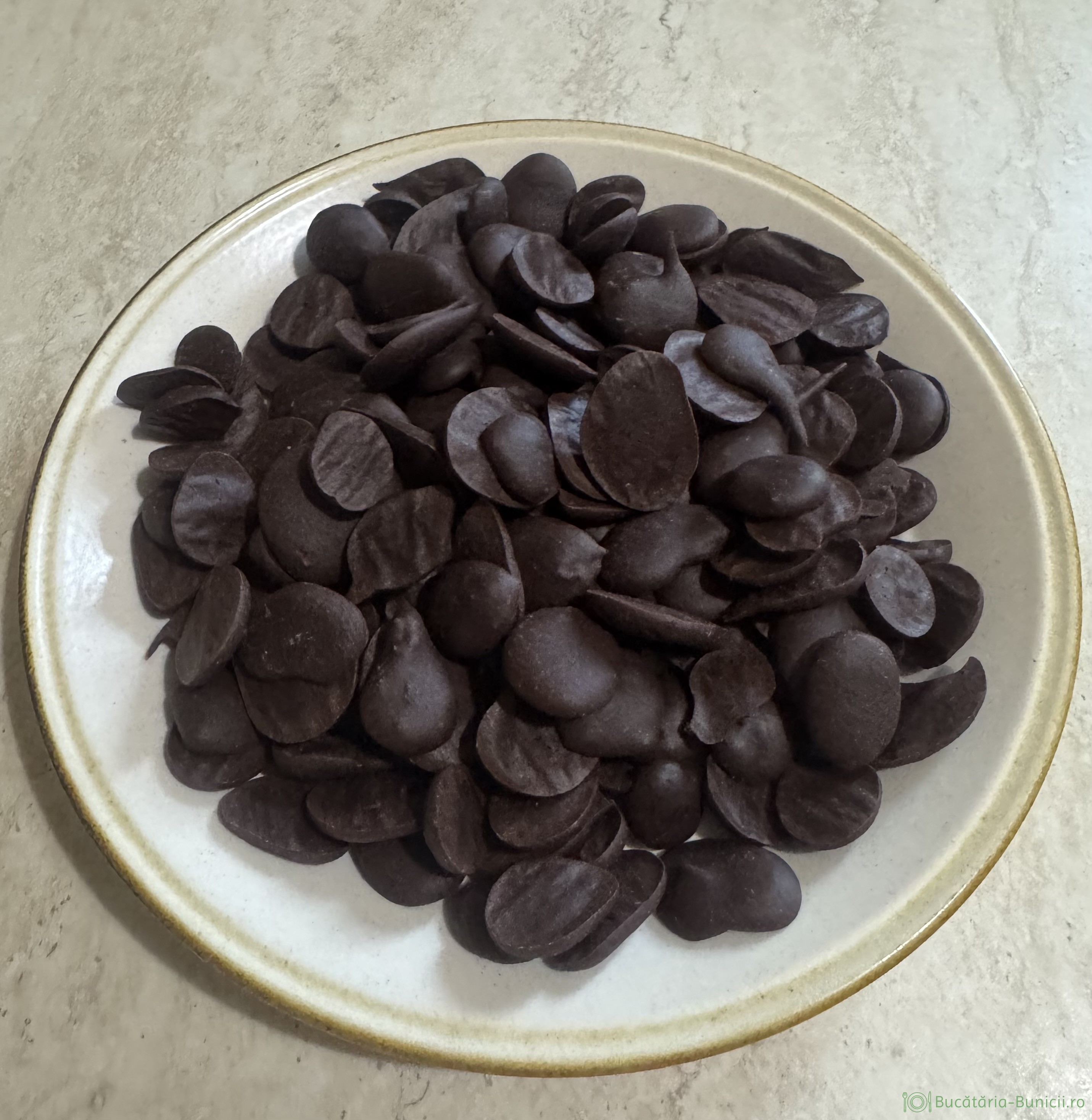Bănuți de ciocolată neagra