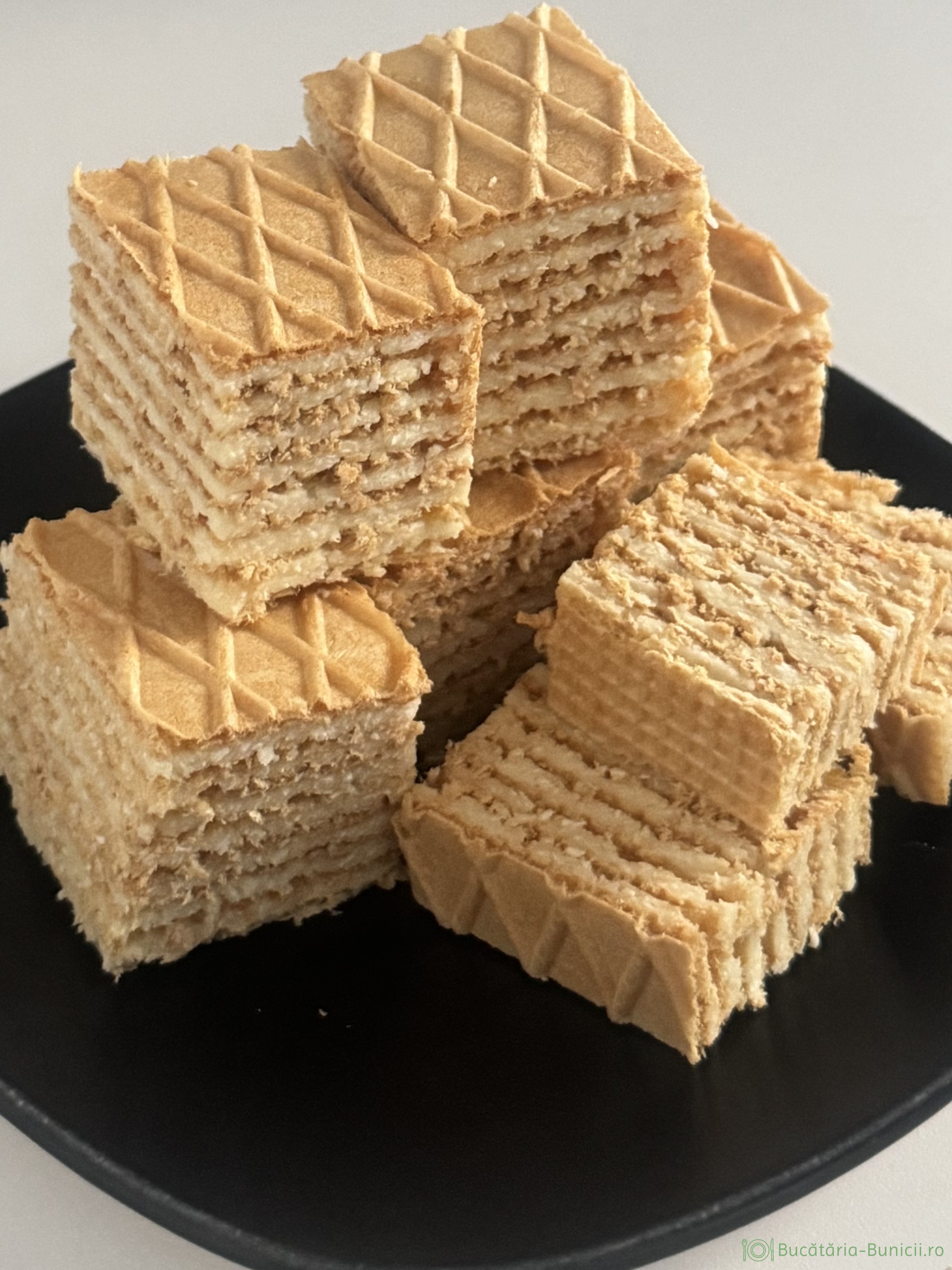 Foi de napolitane umplute cu cremă de cocos