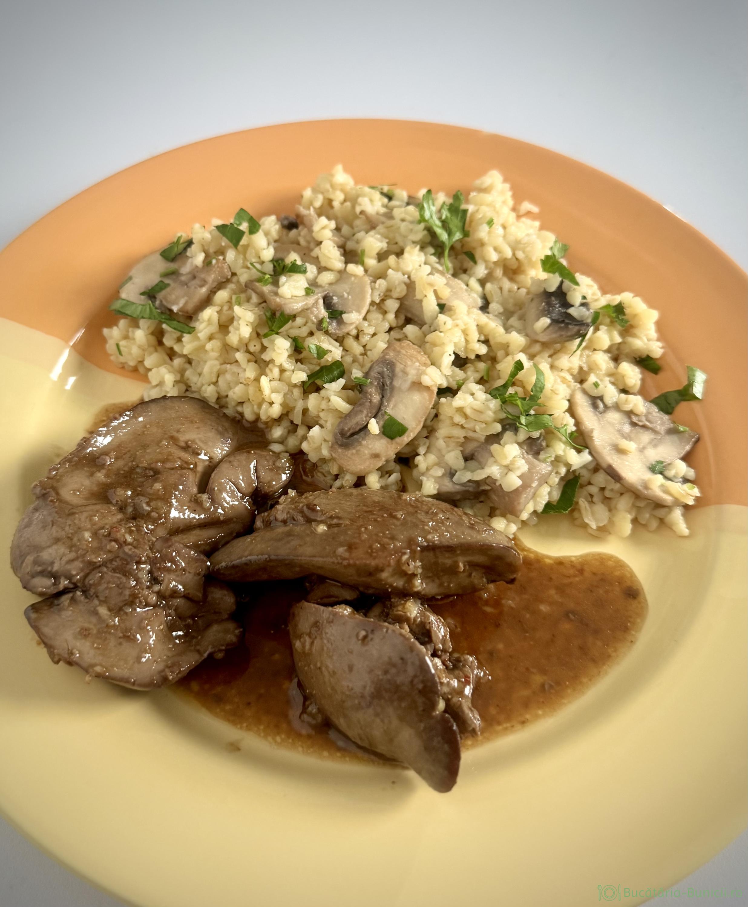 Ficăței de rața cu sirop de rodie și pilaf de bulgur