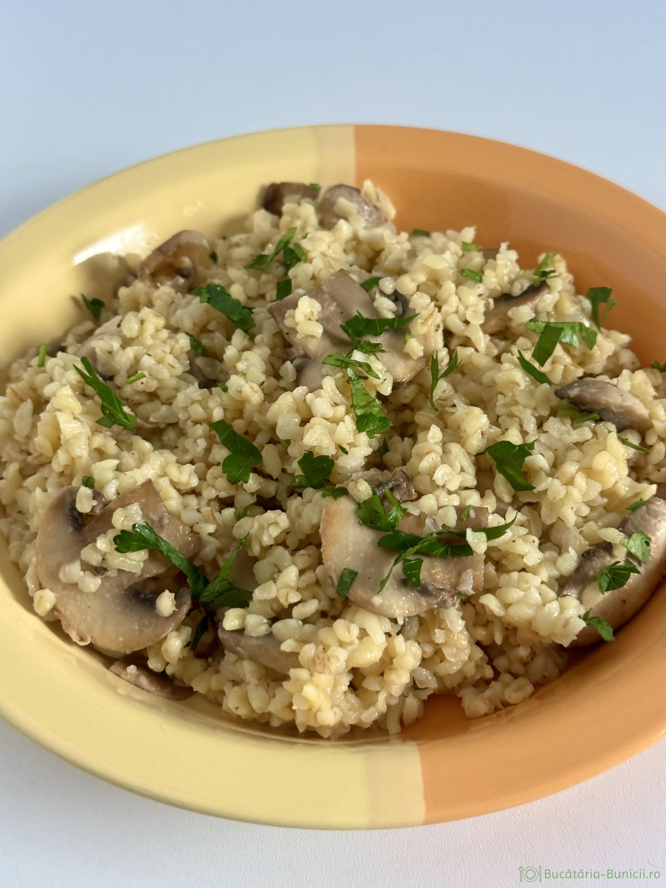 Pilaf de bulgur cu ciuperci